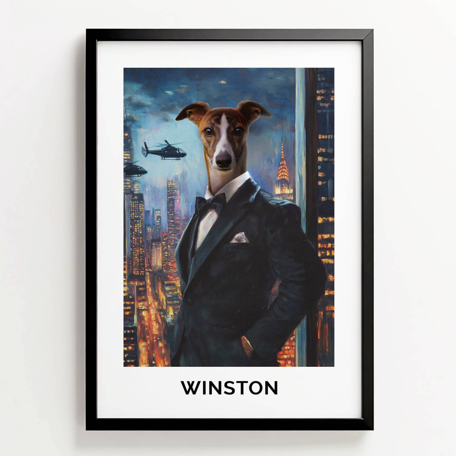 Ingelijste poster in ‘Geheim agent’-stijl van whippet Winston in smoking met stadsachtergrond bij nacht, met naam onder het portret